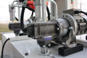 Hydraulikaggregat mit Hydraulikpumpe und Elektromotor für Anwendungen in der Automotive-Industrie