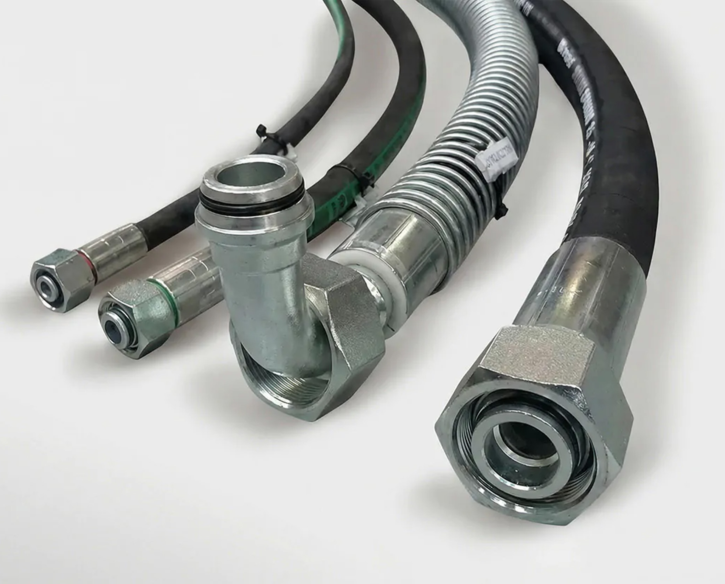 Hydraulik Schlauchleitungen mit Verschraubungen für industrielle Hydraulikanlagen